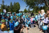 Święto niezapominajki " uczniów Społecznej Szkoły Podstawowej Nr 2 w Rzeszowie i przedszkolaki z Niepublicznego Przedszkola "Tygrysek " 