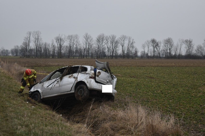 W środę, 24 marca 2021 r., doszło do groźnego zdarzenia drogowego w miejscowości Fabianów w gminie Dobrzyca