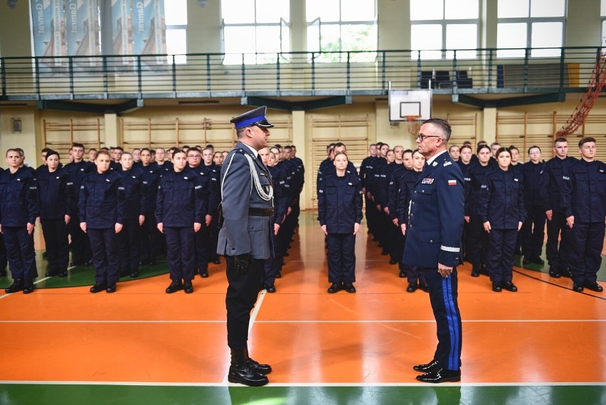 Kolejni nowi policjanci rozpoczęli służbę w łódzkim garnizonie [ZDJĘCIA]