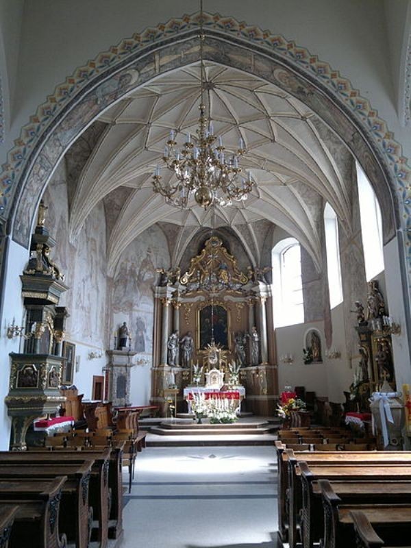 Kościół świętych Apostołów Piotra i Pawła w Kostrzynie - prezbiterium