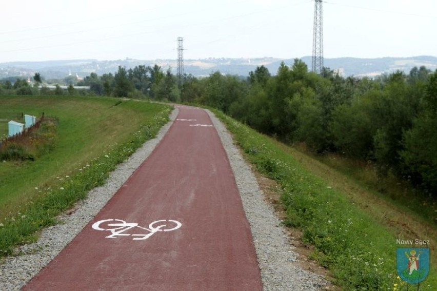 Otwarli ścieżkę i przejechali na elektrycznych hulajnogach