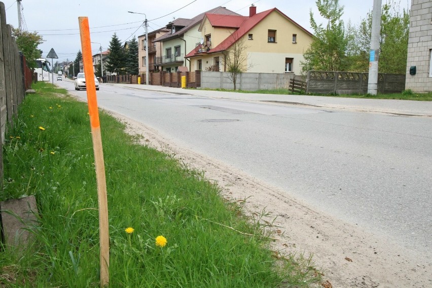 Na ulicy Sukowskiej w Kielcach pojawiły się pomarańczowe...