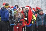 Parkrun Chrzanów po raz 350. Jubileuszowe spotkanie biegaczy w mikołajkowej odsłonie. Zobacz ZDJĘCIA 