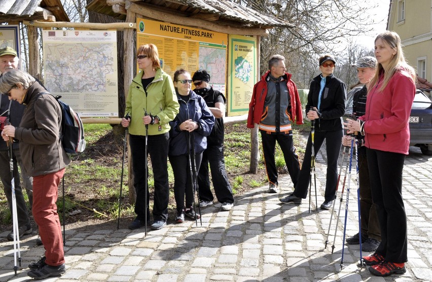 Pierwszy rajd nordic walking w Chalinie