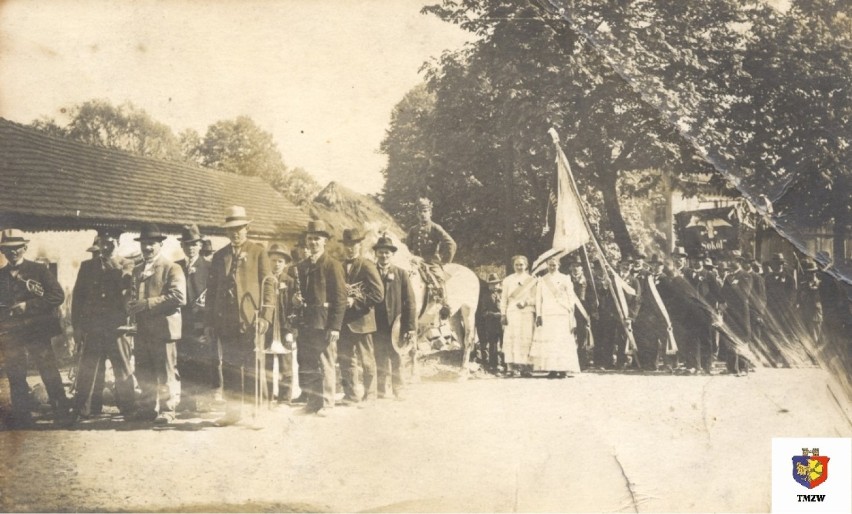 Uczestnicy manifestacji 2 maja 1920 r. na skrzyżowaniu ulicy...