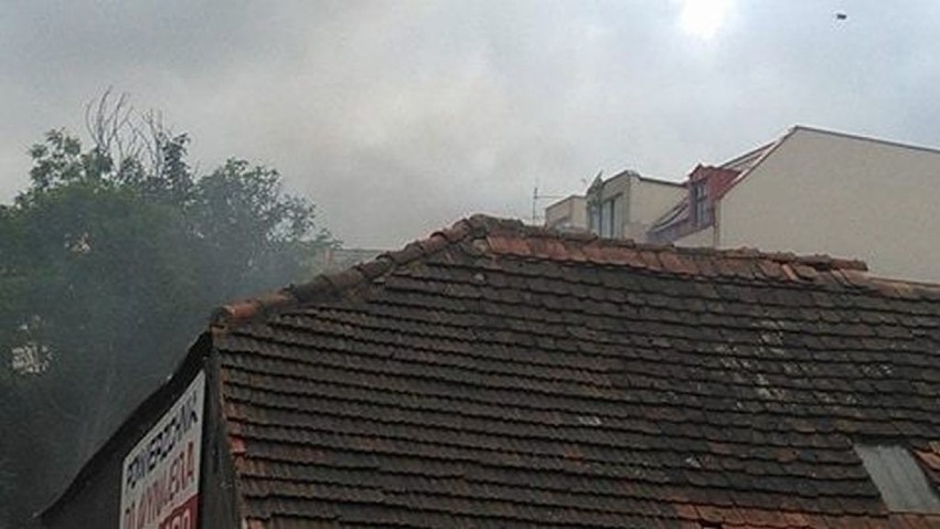 Trwa akcja gaśnicza budynku przy ulicy Kujawskiej na...