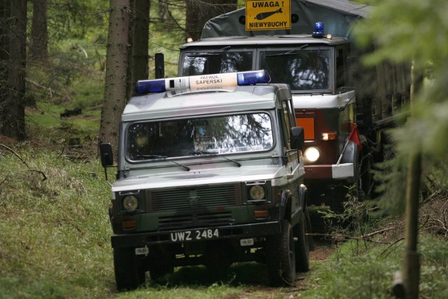 Niewypał pocisku artyleryjskiego został zabrany przez saperów z jednostki w Głogowie