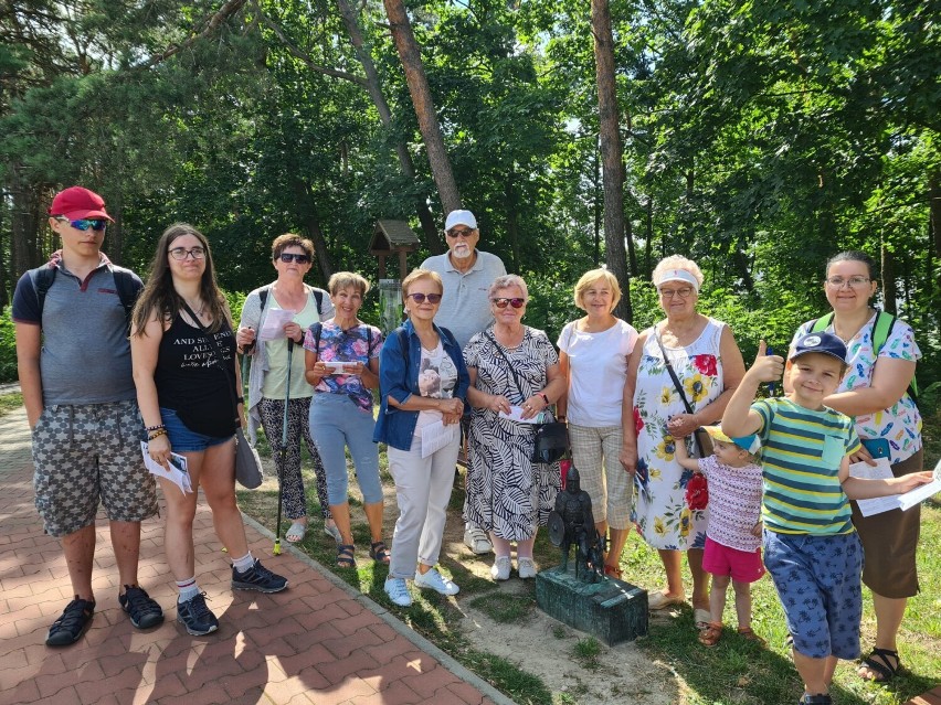 Questy nie tylko dla najmłodszych. Seniorzy wyruszyli tropem zaczarowanych miejsc po Obornikach