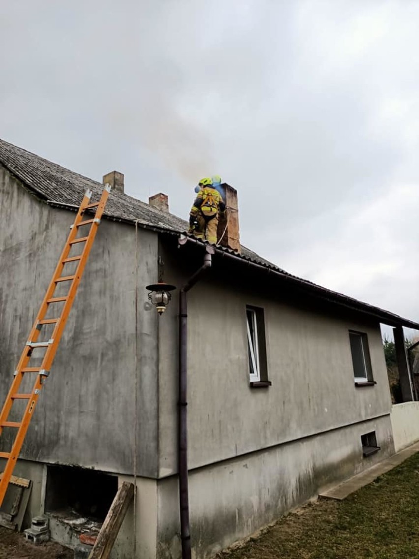 Gmina Kamieńsk: Pożar w Hucie Porajskiej, zapaliły się sadze w kominie