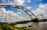 Trwa budowa mostu im. gen. Elżbiety Zawackiej w Toruniu [Zdjęcia]