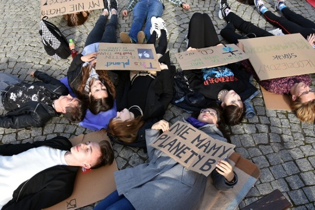 Młodzieżowy Strajk Klimatyczny, manifestacja w Legnicy.