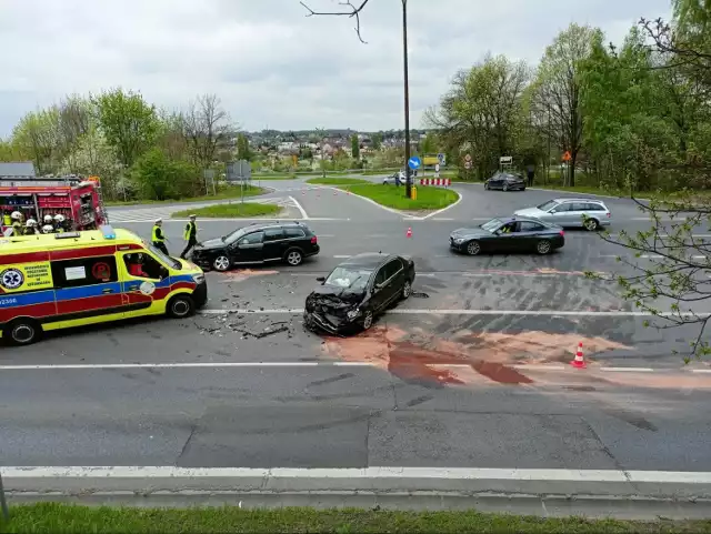 Na tzw. Górce Mikołowskiej 10 kwietnia ok. godz. 16 doszło do zderzenia się dwóch samochodów. Jak informuje Komenda Powiatowa Policji w Mikołowie, występują spore utrudnienia w ruchu drogowym.