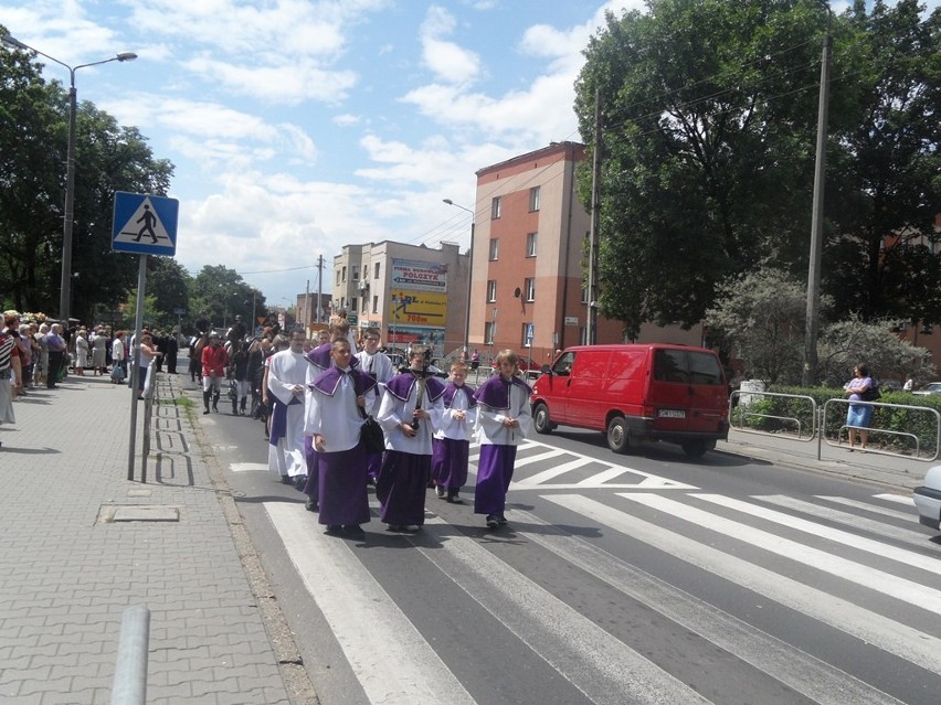 Ruda Śląska: Pogrzeb tragicznie zmarłej maturzystki, Kasi Kurzyńskiej. Zginęła w wypadku w Mikołowie