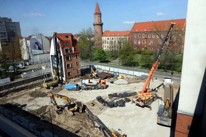 Powstaje nowy budynek mieszkalno-usługowy w centrum Legnicy, zobaczcie aktualne zdjęcia