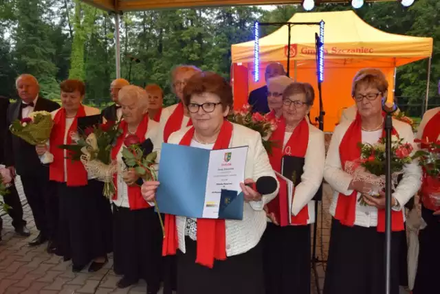 Niebo płakało, ale serca się radowały. Tak można w skrócie podsumować obchody jubileuszu 20-lecia zespołu śpiewaczego "Osoria" w Szczańcu