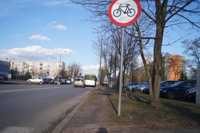 Młodzież prosi o budowę chodnika przy ul. Leszka Czarnego w Radomsku