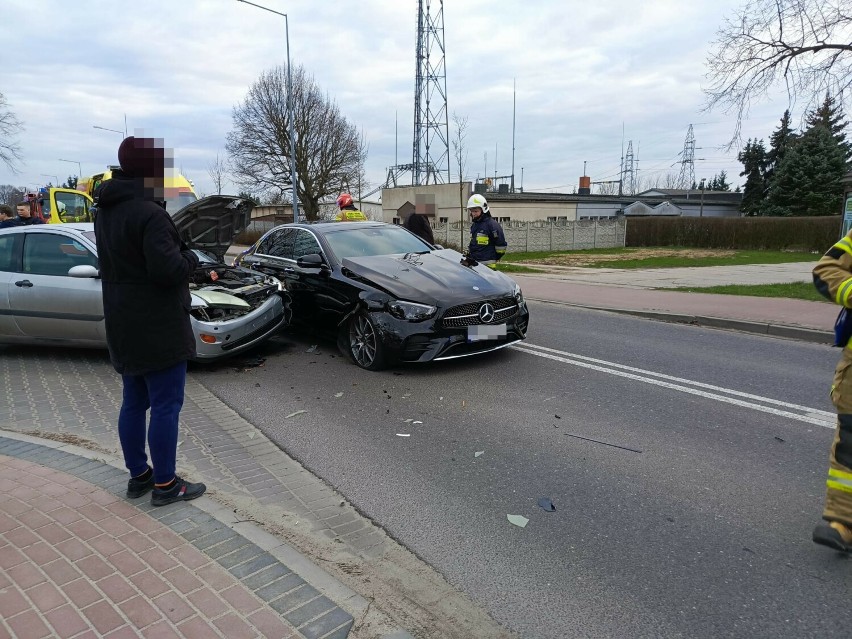 Zderzenie dwóch pojazdów na ulicy Nowotomyskiej w Grodzisku