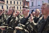 Przysięga Wielkopolskich Terytorialsów w Śremie. 121 żołnierzy złożyło uroczysty akt ślubowania na sztandar [zdjęcia]