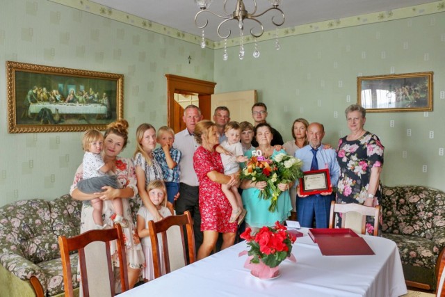 Irena i Kazimierz doczekali się czwórki dzieci, dwunastu wnuków i pięciu prawnuków