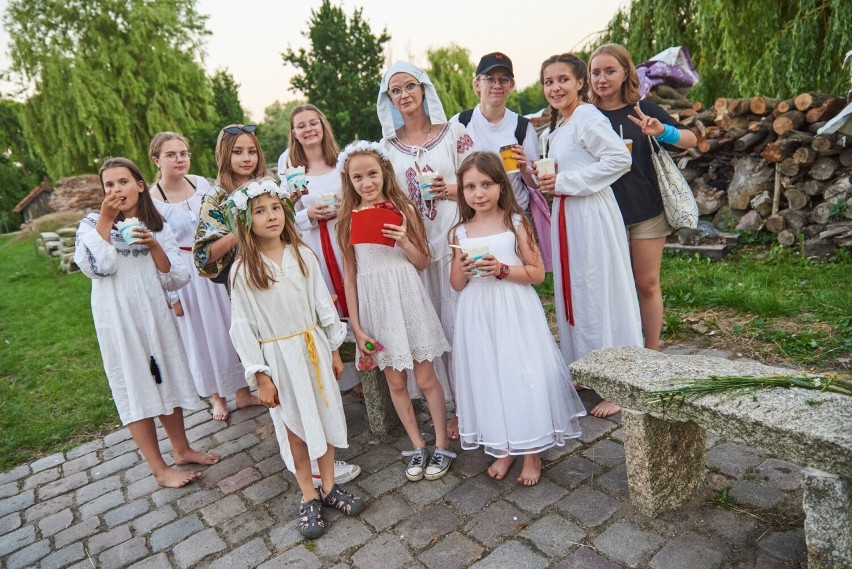 Na parchamie zamkowym od strony pałacu Anny Wazówny w...