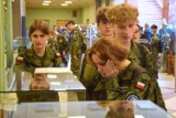 "Pancerne zęby", czyli wyjątkowa wystawa militariów w Wojewódzkim Domu Kultury w Kielcach. Setki eksponatów czekają na widzów