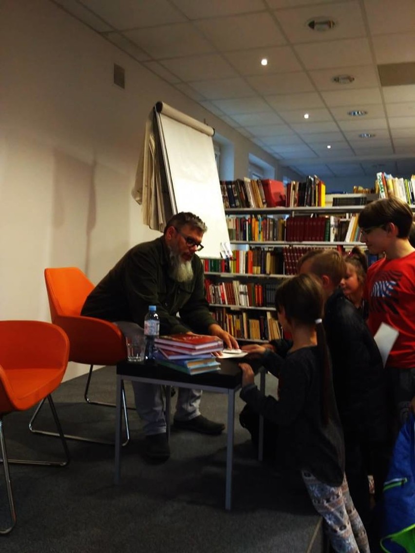 Spotkanie z Pawłem Wakułą w bibliotece miejskiej w Zduńskiej Woli