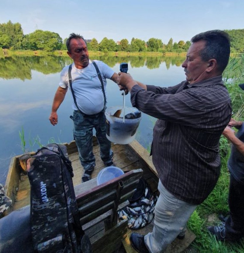 Mistrzostwa Jeżewskiego Towarzystwa Wędkarskiego. Zwycięzca złowił karpia, który ważył ponad 4 kg [zdjęcia]