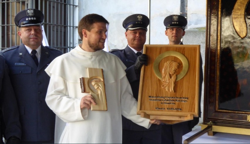 Pierwszy raz w historii - Obraz Matki Bożej Częstochowskiej za murem więzienia