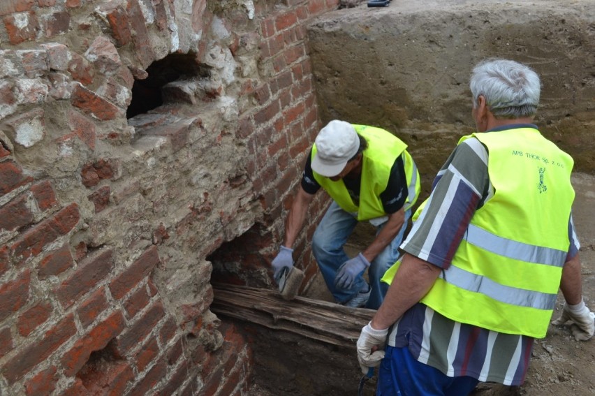 Wykopaliska na alei Rodła w Malborku [ZDJĘCIA]. Zobacz, co odkryli archeolodzy