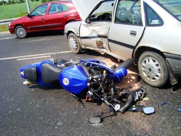 Zderzenie motocykla i samochodu na obwodnicy wyrzyska