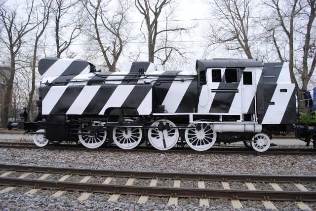Biało-czarna lokomotywa