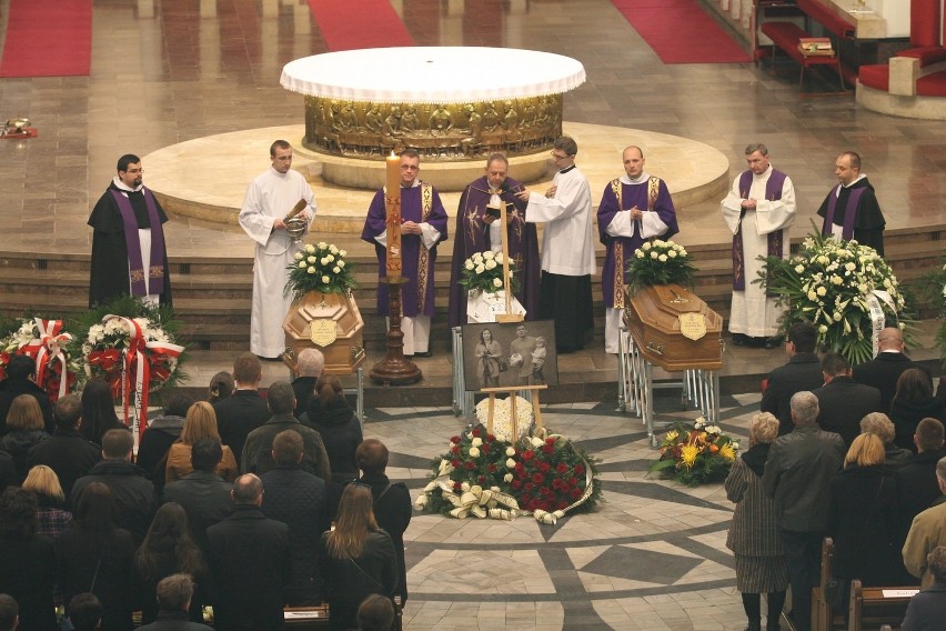 Ostatnie pożegnanie Brygidy Frosztęgi-Kmiecik, jej męża Dariusza Kmiecika i ich synka