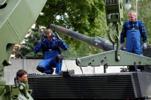 Aktualnie w WZMotach remontowane są dwa Leopardy 2A5 - są to najnowocześniejsze czołgi w polskiej armii.