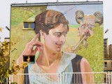 Kolejny mural z obrazem Jacka  Malczewskiego w Radomiu jest już gotowy i zdobi ścianę budynku liceum "Baczyńskiego". Zobacz zdjęcia!