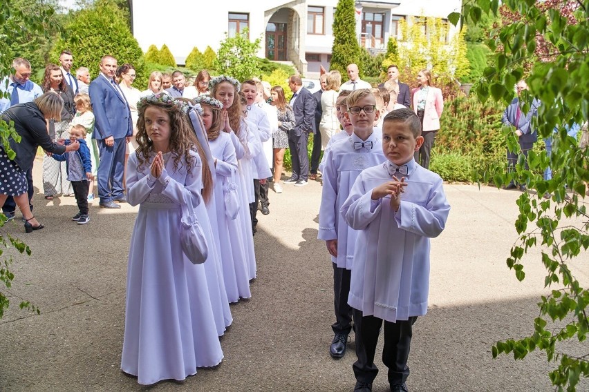 Pierwsza komunia święta w kościele w Trzcinicy. Zobaczcie zdjęcia z uroczystości