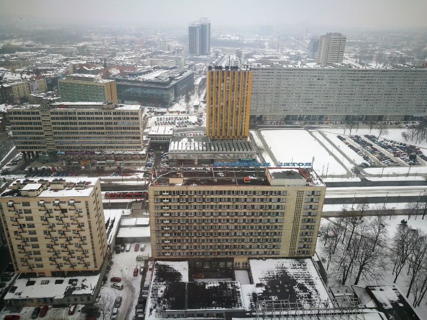 Wypić drinka w na 27 piętrze wieżowca Altus (27th Floor) i...