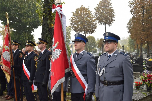 Zduńska Wola obchodzi dzisiaj, 25 października 198. rocznicę nadania praw miejskich. Świętowanie z tej okazji rozpoczęło się uroczystością na starym cmentarzu przy ulicy Łaskiej.