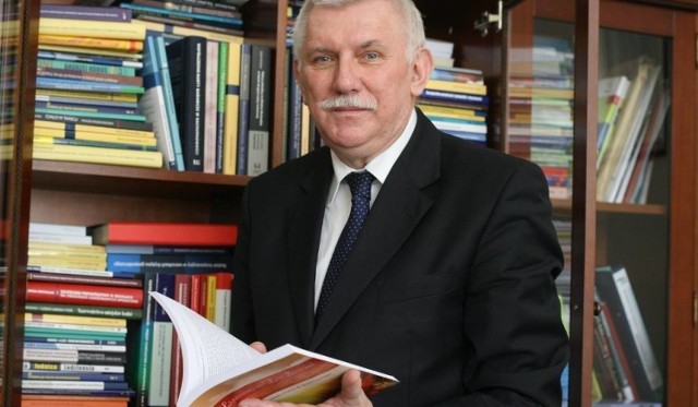 Prof. Antoni Różalski, rektor Uniwersytetu Łódzkiego.