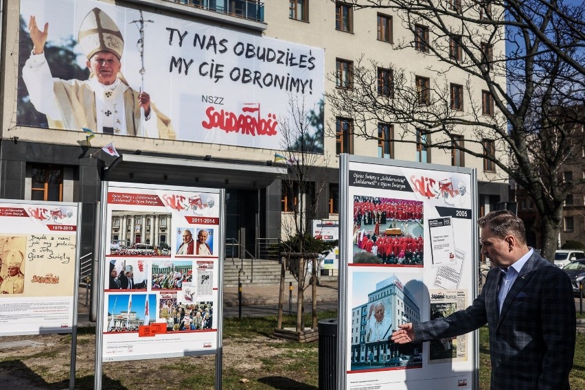 „Solidarność” broni Jana Pawła II. „Kolejna odsłona ataku na...