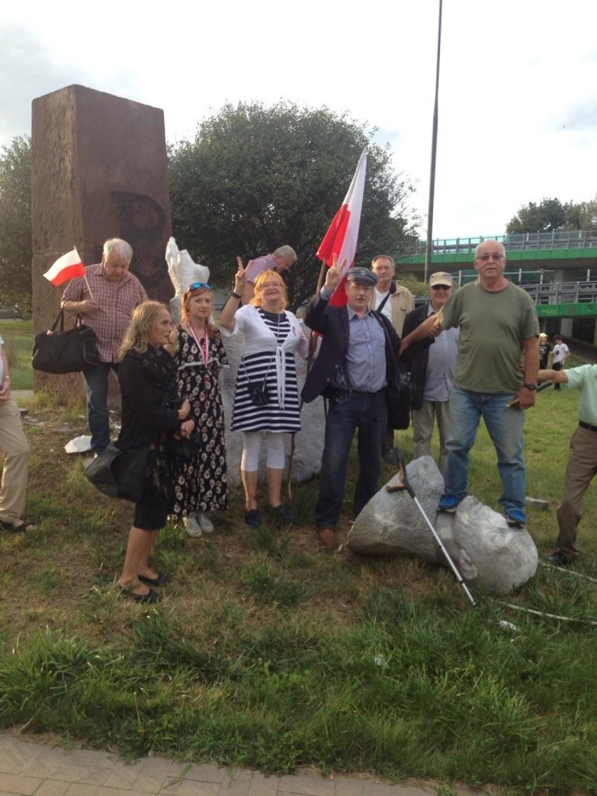 Pomnik gen. Berlinga zniszczony. Monument został ''zniesiony społecznie przez Niezłomnych'' 