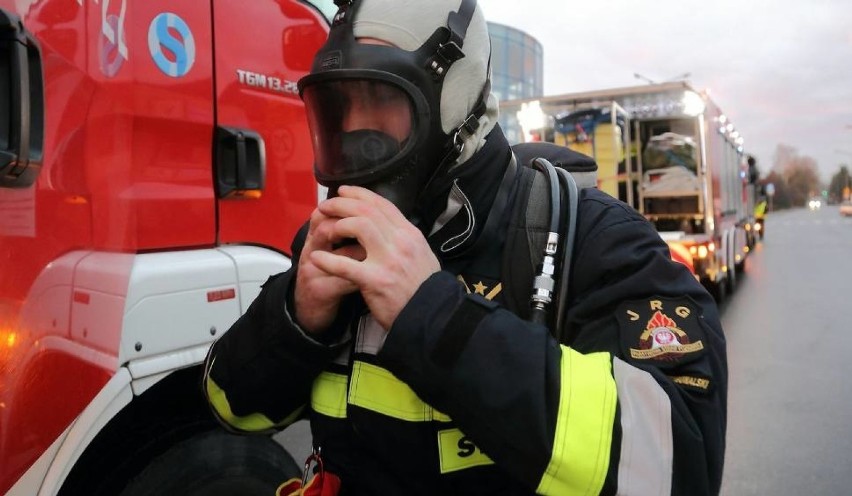 Przez kilka godzin straż interweniowała aż 49 razy. Jest jedna osoba poszkodowana! 