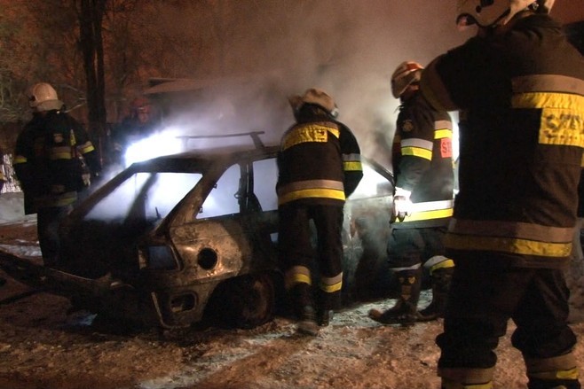 33-letni mężczyzna naprawiał w garażu swój samochód. Z jego...