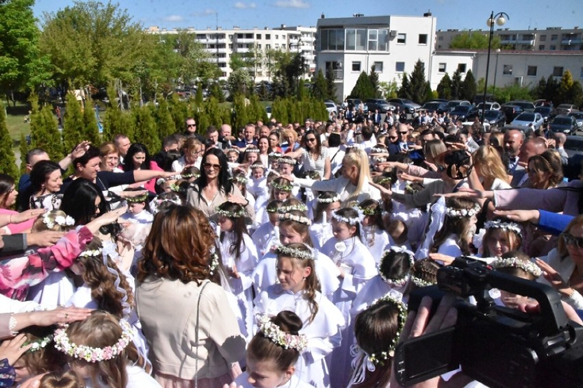 Pierwsza Komunia Święta w NSJ Śrem. Ponad 130 dzieci...