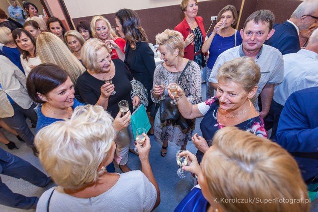 Po okolicznych wystąpieniach z okazji 40-lecia SM Podzamcze w Wałbrzychu podano jubileuszowy tort. Dodatkowym elementem wydarzenia była wystawa fotograficzna „Osiedle Podzamcze – inspiracje”.