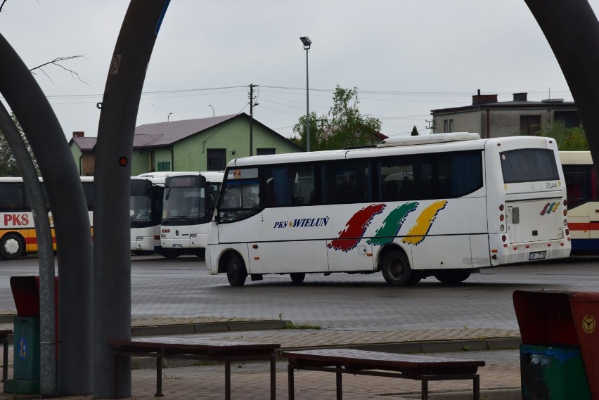 Rozkład jazdy PKS w Wieluniu. Od 20 grudnia zawieszone wszystkie kursy szkolne. Jak pojadą autobusy w okresie świątecznym?