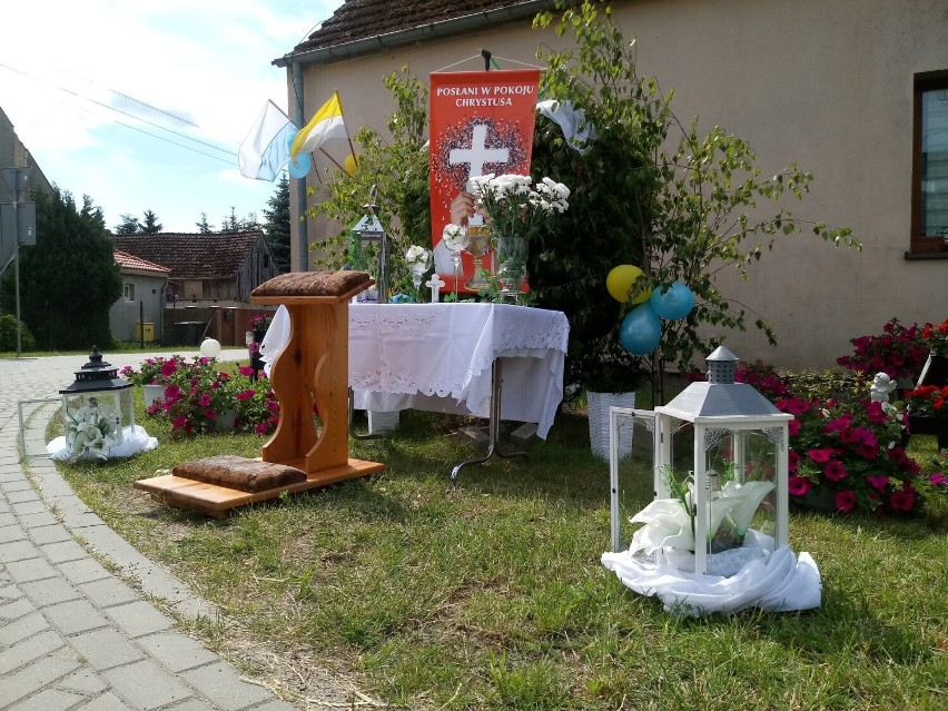 Oto Polska właśnie: procesja Bożego Ciała w Czarnogłowach. Zobacz zdjęcia