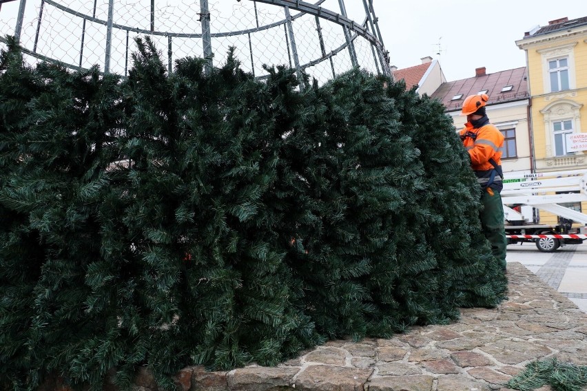 W Kielcach trwają przygotowania do świąt Bożego Narodzenia i...