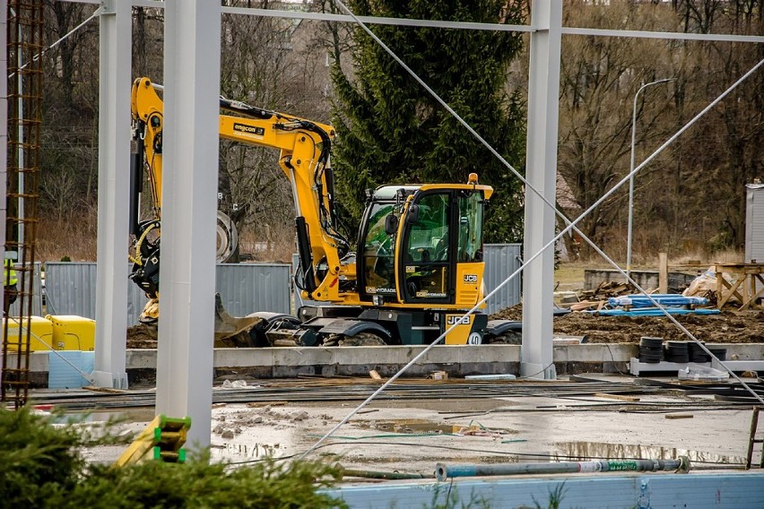 Wałbrzych: Budują duży obiekt na Podzamczu. Co tam będzie?