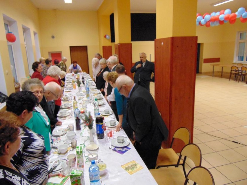 Seniorzy z Wyszyn uczestniczyli w dwóch uroczystościach: w spotkaniu noworocznym i obchodach Dnia Babci i Dziadka