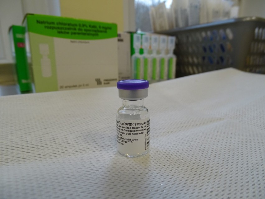 W Koszalinie rozpoczęły się szczepienia na covid-19. 25 osób...